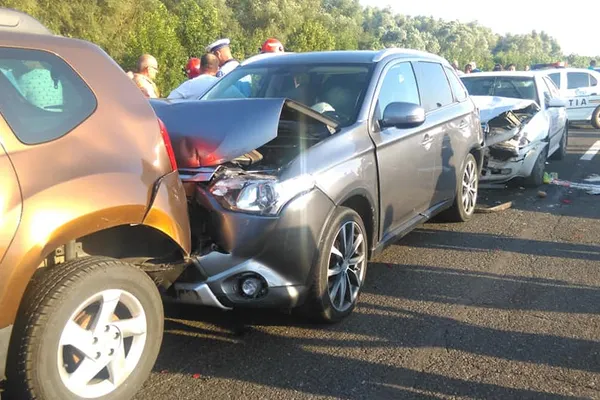 Accident în lanț, pe șoseaua dig Brăila – Galați: trei victime, 4 mașini făcute praf