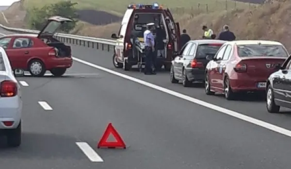 Accident în drumul spre mare: trafic restricţionat pe A2, din cauza unui carambol