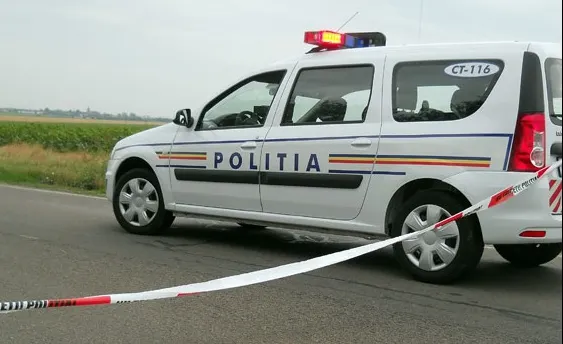 Culmea accidentului. Polițiștii de la Rutieră s-au tamponat cu altă mașină, în Caracal, în timp ce se duceau la alt accident