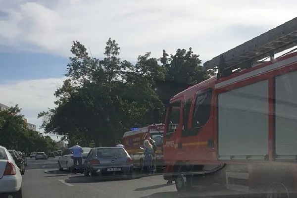 Accident pe un bulevard intens circulat din Timișoara: 5 victime