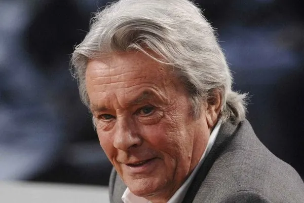 Prima fotografie cu Alain Delon după accidentul vascular cerebral
