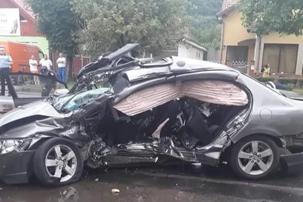 Accident cumplit, în Baia Mare! Un mort, după ce mașina i-a fost pur și simplu spulberată