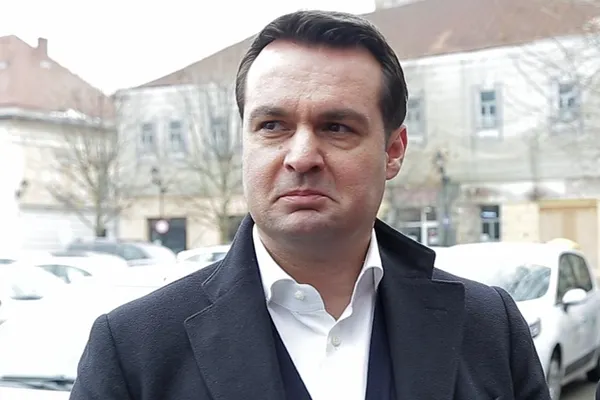 Cătălin Cherecheș l-a demis pe viceprimarul UDMR de la Baia Mare pentru că a dat jos tricolorul