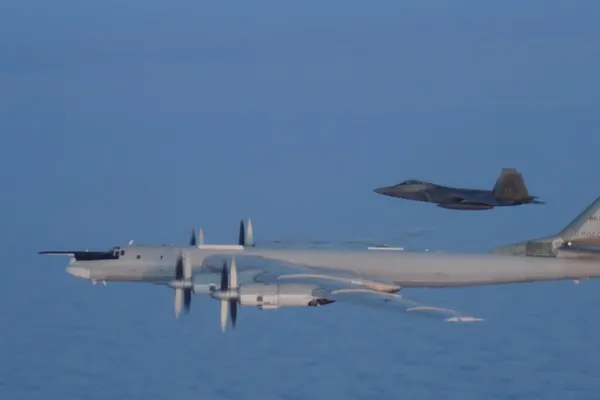 Două bombardiere rusești interceptate de avioanele de vânătoare SUA lângă Alaska