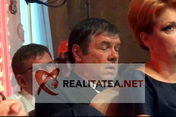 Viorica Dăncilă vorbea la Congresul PSD, iar cineva era "ocupat" :) VIDEO exclusiv realitatea.net