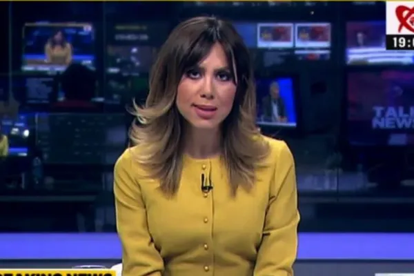Ţara arde, Dăncilă are şedinţe cu stilişti vestimentari la Guvern. Întrebarea lui Denise Rifai