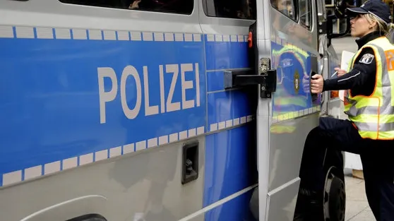 Românii au uimit Germania: s-au bătut cu cuțitele într-un bloc