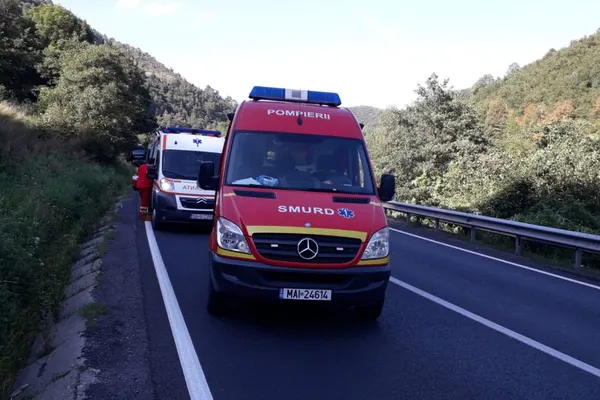 Accident grav, pe Valea Oltului: 8 victime, după ce o şoferiţă a adormit la volan