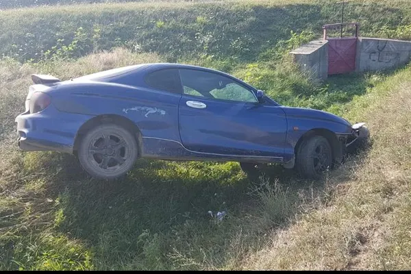 Un tânăr de 15 ani, băut, a lovit cu mașina două fetițe și a fugit de la locul accidentului