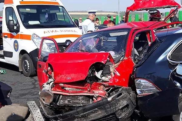 Accident pe A2, pe sensul către Bucureşti: circulaţie întreruptă
