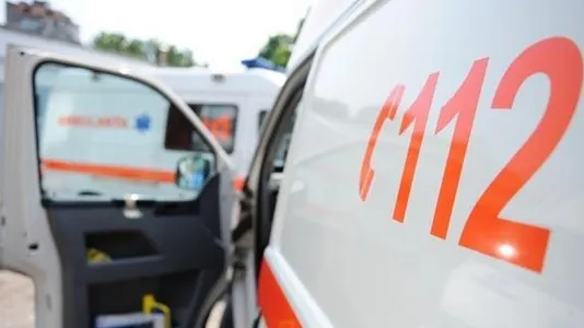 Accident înfiorător, în Prahova. Un mort, după ce mașina s-a izbit de un copac