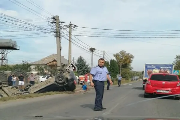 Accident grav, în jud. Bacău: 6 victime, după un impact devastator