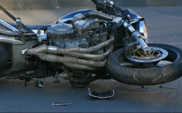 Tânără de 17 ani, transportată la spital după un accident cu motocicleta