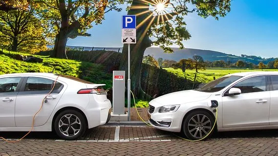 Comisia Europeană pune gând rău mașinilor clasice. Ce ce întâmplă din 2035 cu automobilele pe benzină și motorină