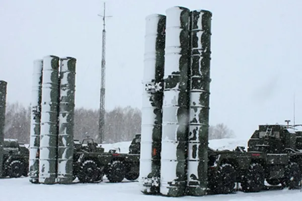 Rusia a desfășurat sisteme de rachete S-400 în Arctica