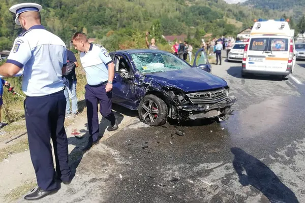 Accident grav, la intrarea în Petroșani: un mort și 2 răniți, după ce mașina a sărit de pe pod