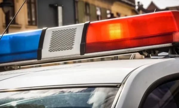 Fată de 13 ani din Dâmbovița, luată cu mașina de necunoscuți. Cum au găsit-o polițiștii