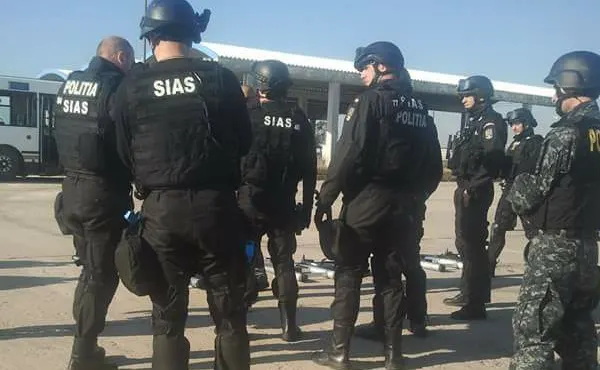 Polițiști din Germania fac descinderi în forță în România