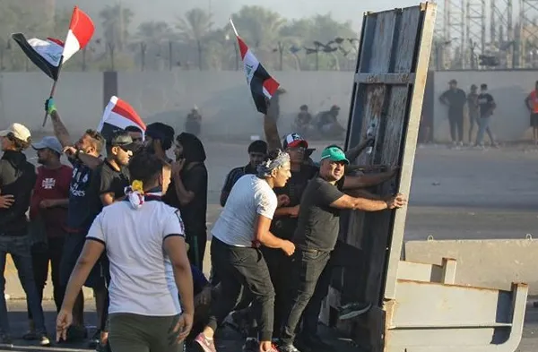 Peste 100 de morți în protestele din Irak