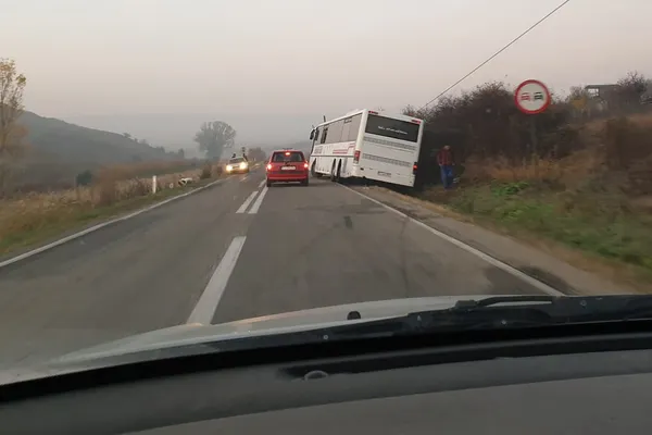 Autobuz cu 40 de pasageri implicat într-un accident rutier în Cluj