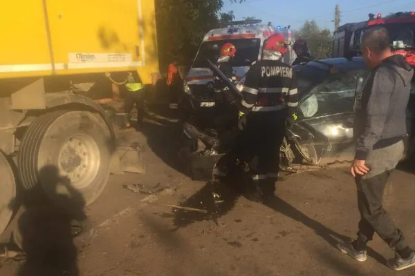 Accident grav, în jud. Giurgiu. Autoturism, spulberat de un camion: o victimă