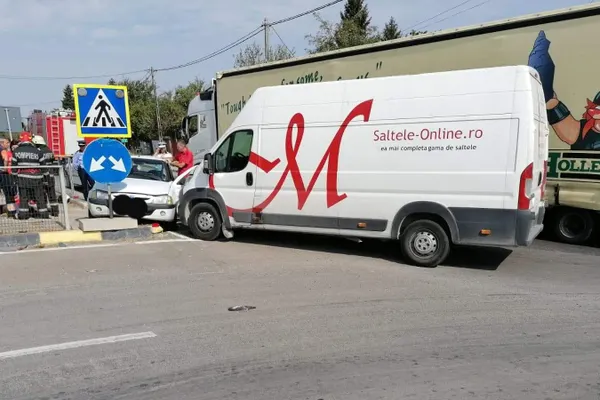 Accident cumplit pe DN 5. Două persoane sunt rănite