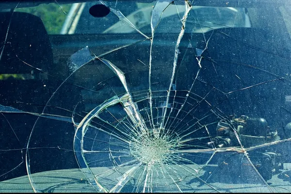 Accident cu descarcerare la Comarnic. Traficul este restricționat