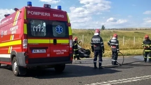 Accident grav, în jud. Arad. O mașină a fost spulberată de TIR: 4 victime