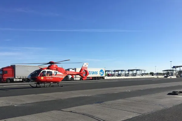 Accident grav în jud. Arad, la frontieră. A ajuns la spital, lovit puternic de un tir