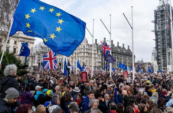 Decizia luată privind Brexitul. Proteste masive în Londra