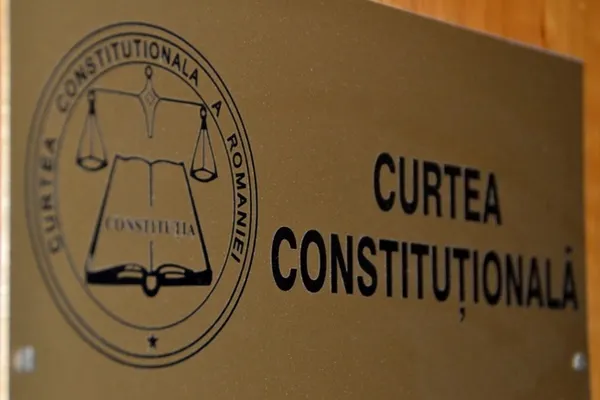 Dezbaterea sesizărilor privind noul sistem de impozitare a pensiilor de serviciu, amânată de CCR