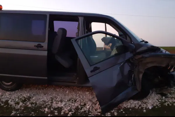 Șapte răniți în urma unui accident rutier! În microbuzul lovit se aflau minori