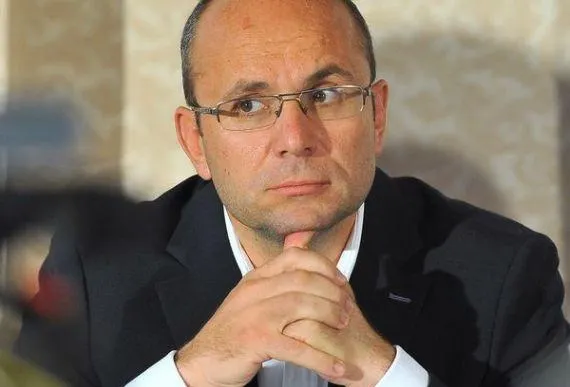 Gușă: "Cine l-a împins pe Iohannis să dea guvernul jos acum?"