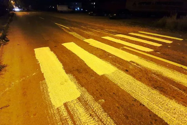 3 bărbați din jud. Neamț, cercetați după ce și-au făcut singuri o trecere pentru pietoni