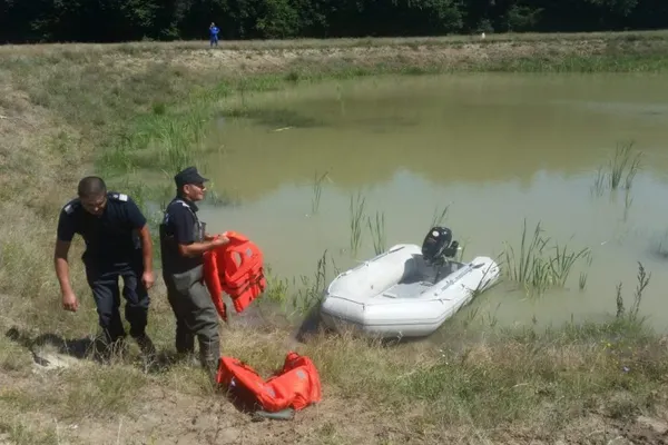 Descoperire macabră, la Argeș: trupul unui bătrân dat dispărut, găsit într-un canal de scurgere