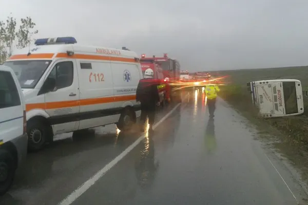 Grav accident rutier din cauza ceții. Șase persoane rănite