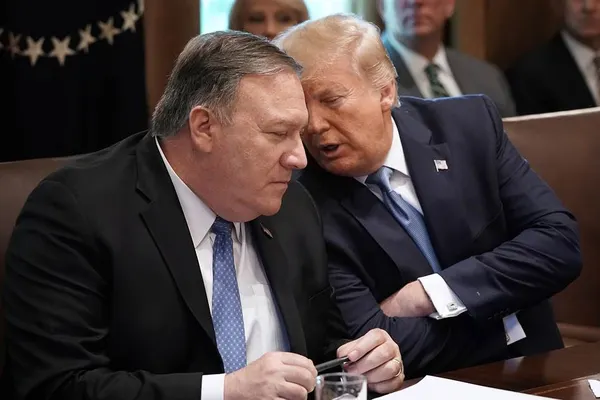 Scandalul Ucraina. Mike Pompeo confirmă că era "la telefon" în apelul dintre Trump şi Zelenski