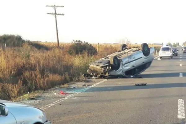 Accident în lanț pe DN2. Au fost implicate trei autoturisme și un microbuz cu opt persoane