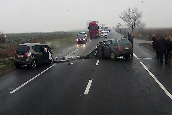 Val de accidente grave după schimbarea vremii. Doi oameni au murit pe loc pe E85