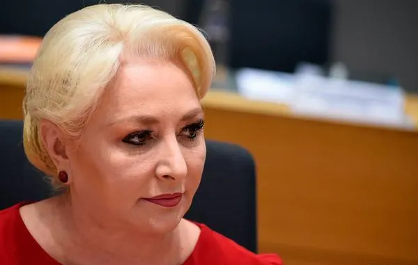 Dăncilă îi aruncă mănușa lui Iohannis: Când luați o pauză de la Guvern vă aștept la o dezbatere