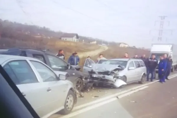 Grav accident la ieşire din Cluj! Impact între patru maşini