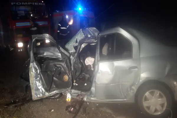 Foto |  Accident dramatic pe DN 1A, la Bujoreanca. Două persoane rănite grav. Trafic blocat