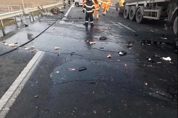 Accident grav cu 2 camioane și un autoturism, pe Autostrada Vestului