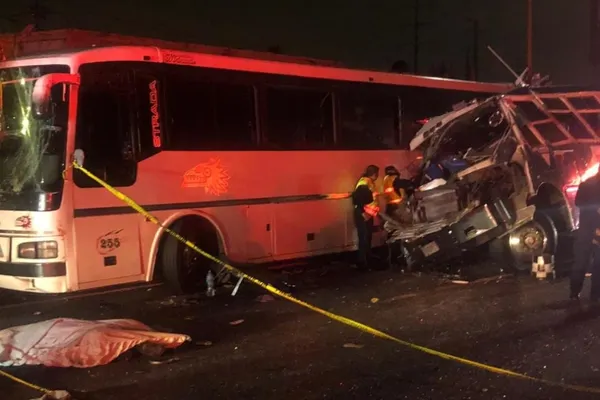 Accident terifiant cu 3 autobuze. Cel puțin 13 morți