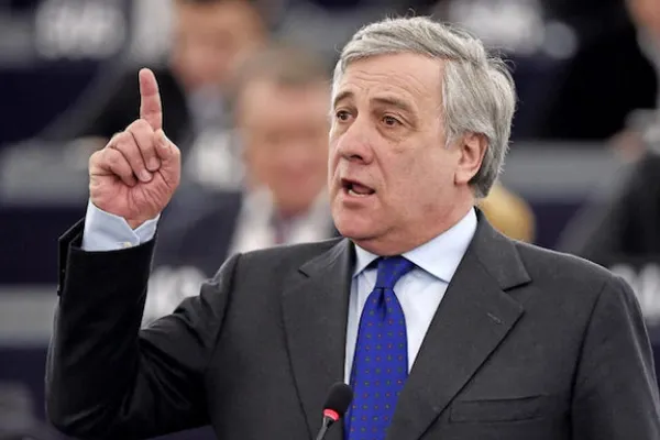 Antonio Tajani îi invită pe românii din Italia să-l voteze pe Iohannis