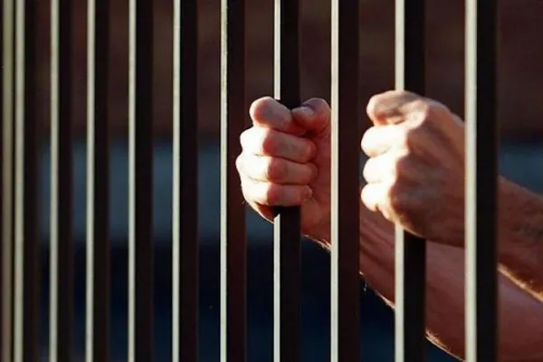 Un sucevean a ajuns la închisoare după ce a vrut să-și schimbe buletinul. De ce a fost acuzat de polițiști