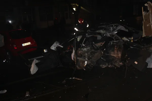 Accident înfiorător, în Brăila. Bolid de lux, făcut praf: o victimă