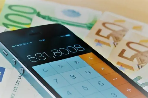 Leul, speriat de instalarea noului guvern. EURO aproape de un nou maxim