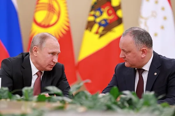 Kommersant: „Rusia plăteşte întreţinerea Moldovei”, cu scopul de a-i asigura lui Dodon un nou mandat de preşedinte