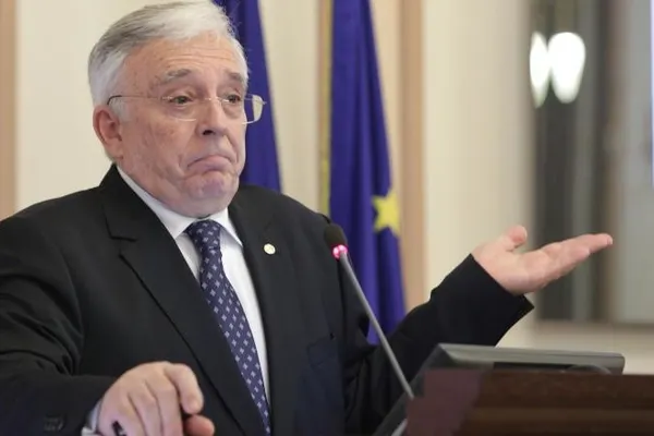 Guvernatorul Isărescu a scăpat, pe moment, de acuzațiile de colaborator al Securității